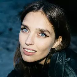 Bára Gísladóttir