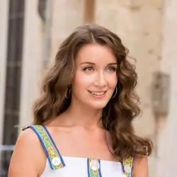 Carly Paoli