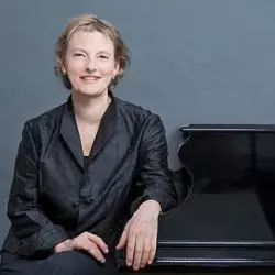 Corinna Simon