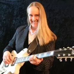 Fiona Boyes