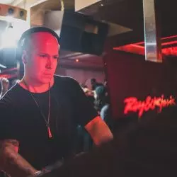 Rey & Kjavik