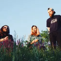 Straytones
