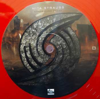 LP Nita Strauss: Controlled Chaos