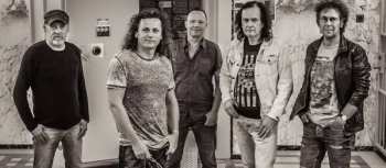 2CD De Kast: Op de planken