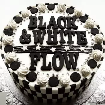 Flow: Black & White