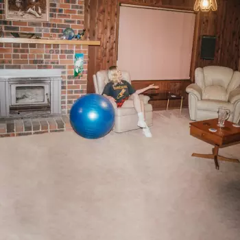 Julia Jacklin: Don't Let The Kids Win