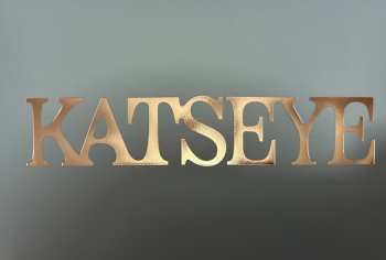 CD Katseye: SIS (Soft Is Strong)