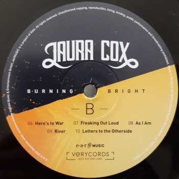 LP Laura Cox Band: Burning Bright