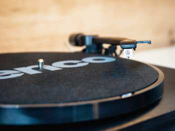 Audiotechnika Lenco L-30 Černá