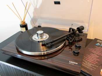 Audiotechnika Lenco LBT-345WA Ořech + Ortofon 2m Red
