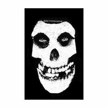 Merch Misfits: Felvarró White Skull
