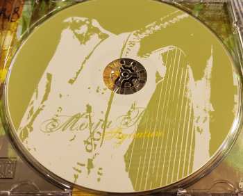 CD Maire Brennan: Signature