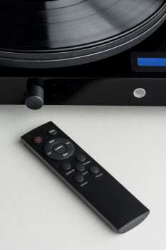 Audiotechnika Pro-Ject JukeBox E + OM 5E  Piano