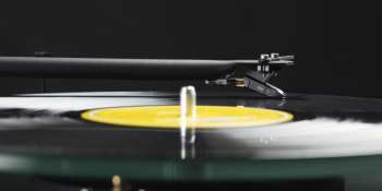 Audiotechnika Pro-ject T1 Evo + Om10 - Piano černá