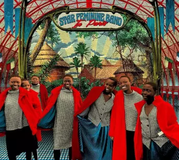 Star Feminine Band: In Paris
