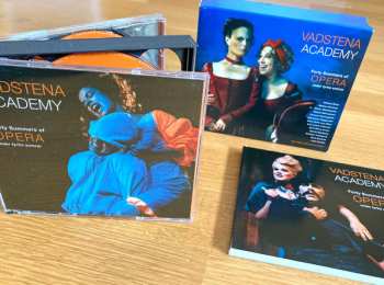 4CD/Dobozkészlet Vadstena-Akademien: Forty Summers Of Opera = Opera Under 40 Somrar