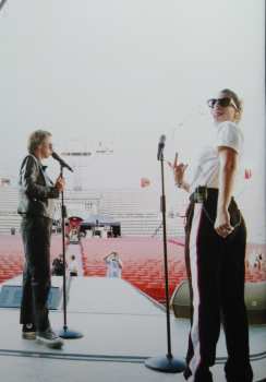 2CD/DVD/Dobozkészlet Various: Amiche In Arena DLX