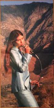 LP Weyes Blood: Front Row Seat To Earth